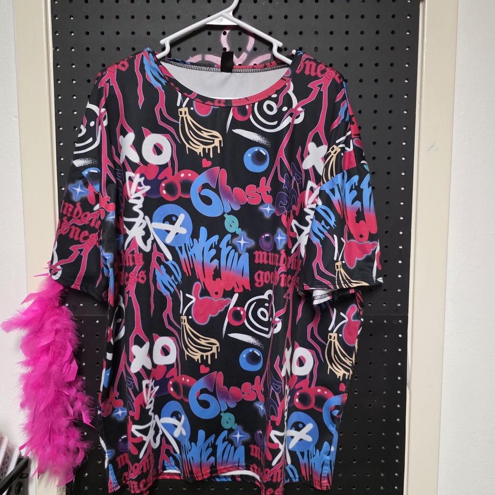 SHEIN Artistic Black and Pink Short Sleeve Tee